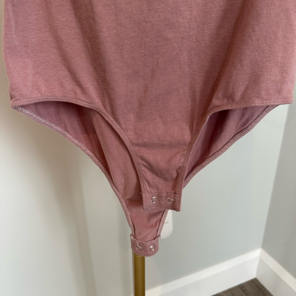 8/$20  Heart & Hops Affordable Luxury  Women's Blush Bodysuit Medium - Picture 2 of 6